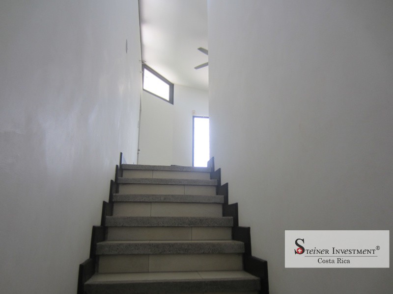 access second floor - acceso 2ndo piso