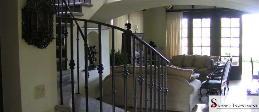 Access to upper floor