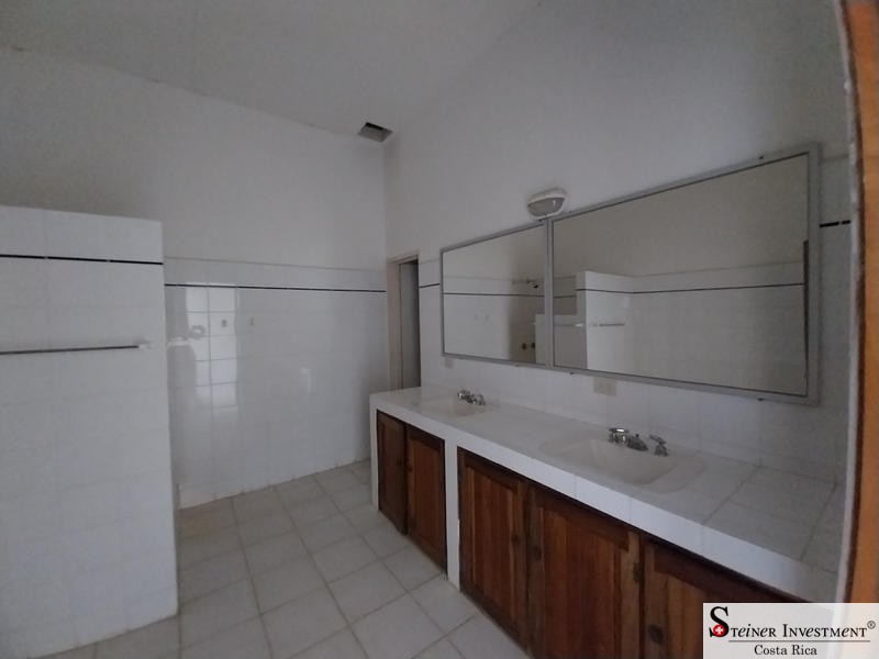 4 dormitorios con su propio baño - 4 BR with private bathroom