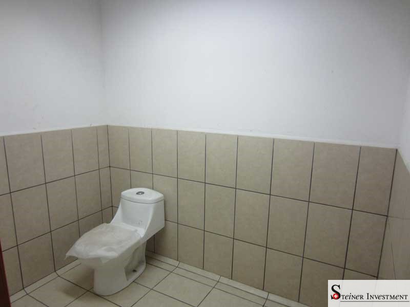 common restrooms/ baño público