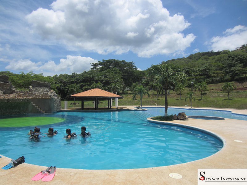Calmer pool with special activities